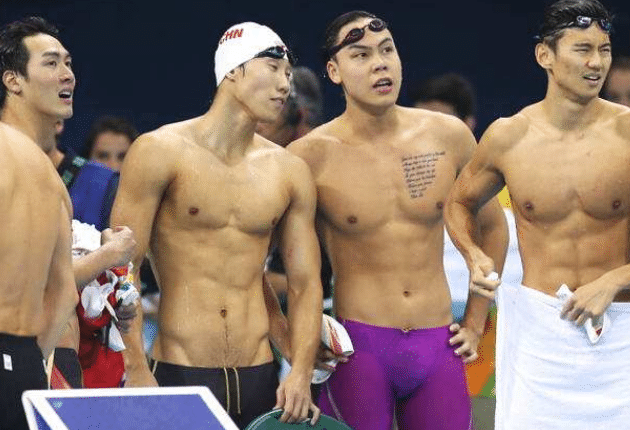 为什么游泳运动员大多是肌肉男,而游泳池里的人大多都是胖子?