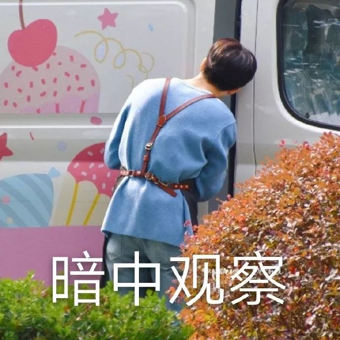 陈立农搞笑表情包:农三岁在嘬手指,真的太萌了