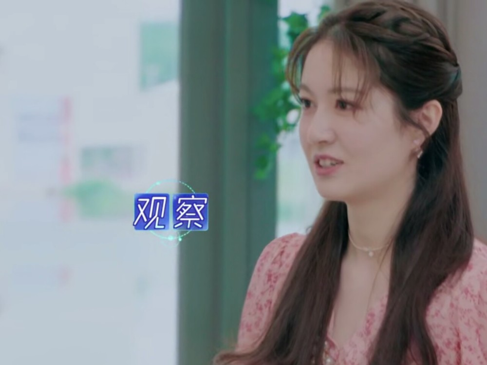 《恋梦空间》卓逸凡与宋湲单独约会,为宋湲戴小花,是心动的感觉