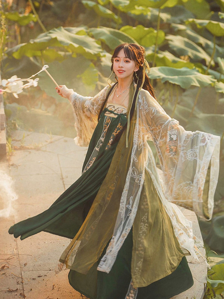 两件超仙古风的汉服,穿上就是人间仙女,袍子们会对哪一件心动?