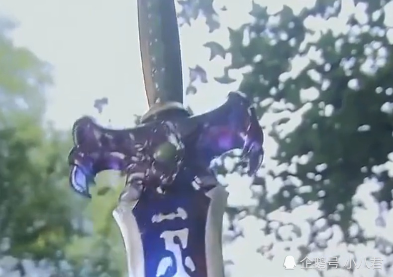 仙剑三:景天背徐长卿去蜀山时,看似魔剑救了他一命,实则不然!