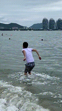 大爷,你这是什么神奇的魔法,鸭子居然就这么跟着你跑