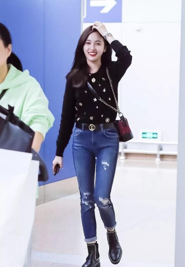 7位女星初秋牛仔裤穿搭,显高显瘦还凹出高级感,从此告别烂大街