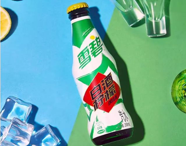 江小白还有这款白酒,乍一看还以为是某化妆品了,但是人家是精致的酒儿
