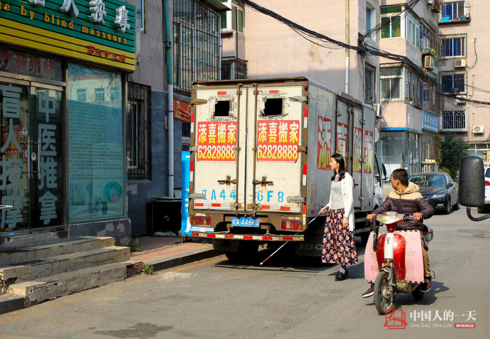 盲人夫妻互助创业 男按摩女催乳