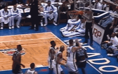 当年今日奥尼尔也是连续两届fmvp得主,紫金王朝开启