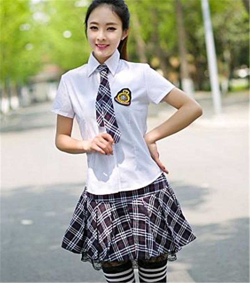 为啥"私立学校"女生校服是裙子,而公立学校是裤子,真现实!