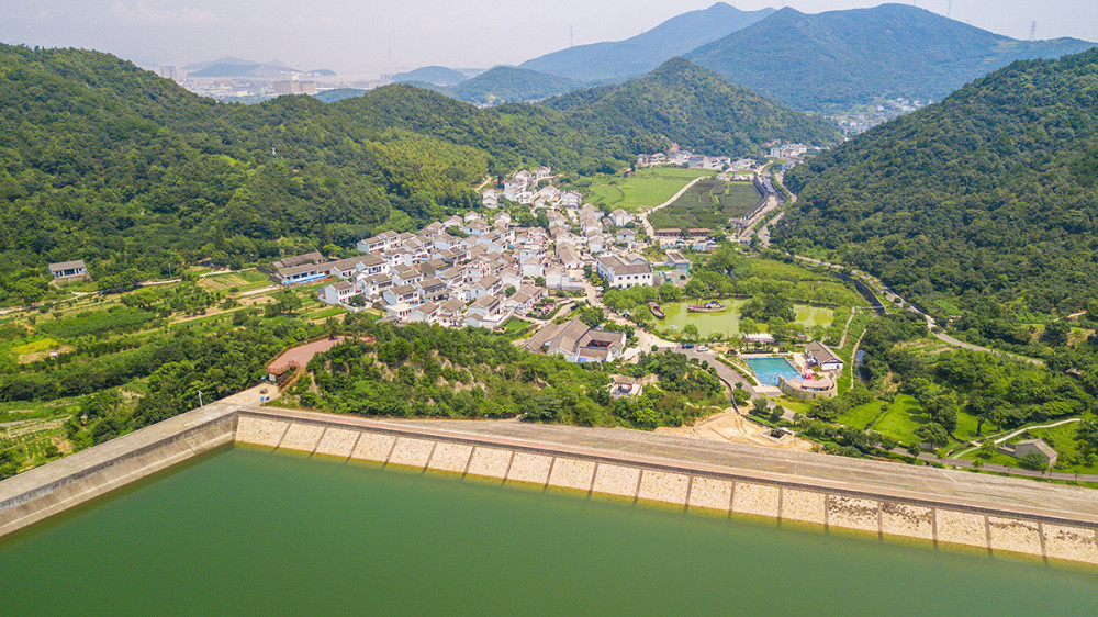 舟山群岛上有座火车站,没去过南洞艺谷都不信舟山会辆