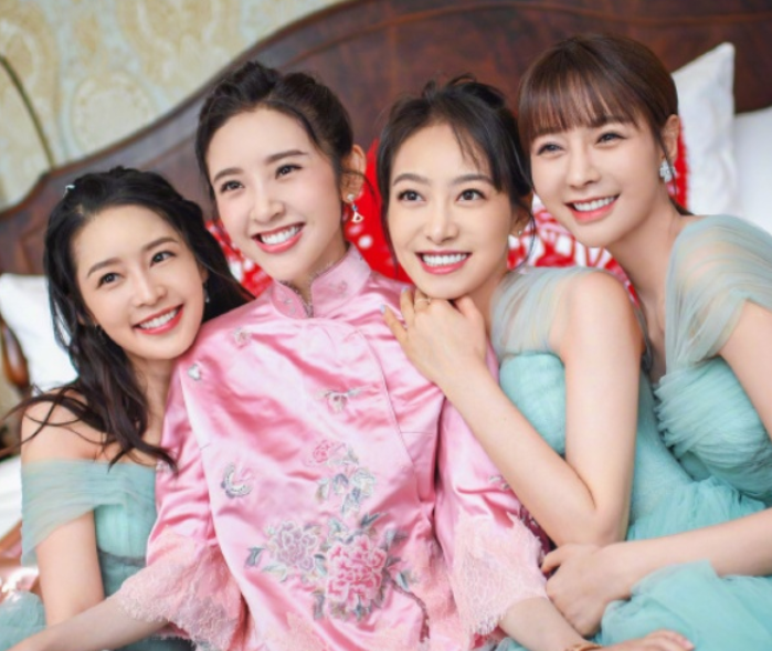 看过唐艺昕伴娘团,再看看赵丽颖的:你赢了!这阵容太给力了吧