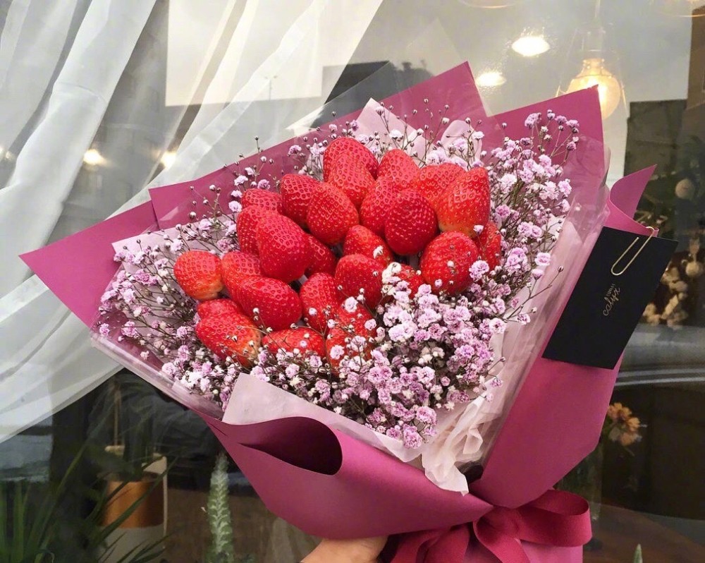 今年情人节流行送草莓花,颜值又高又充满少女心