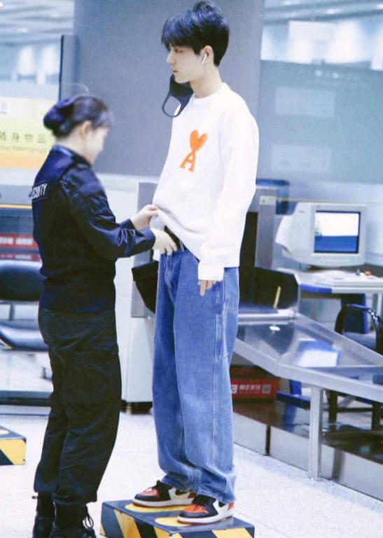 明星过安检