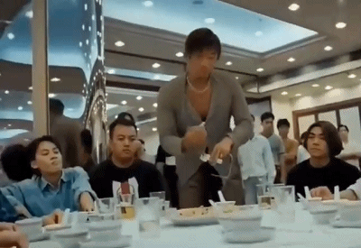 56岁乌鸦哥张耀扬参加饭局网友只关心他掀桌子没
