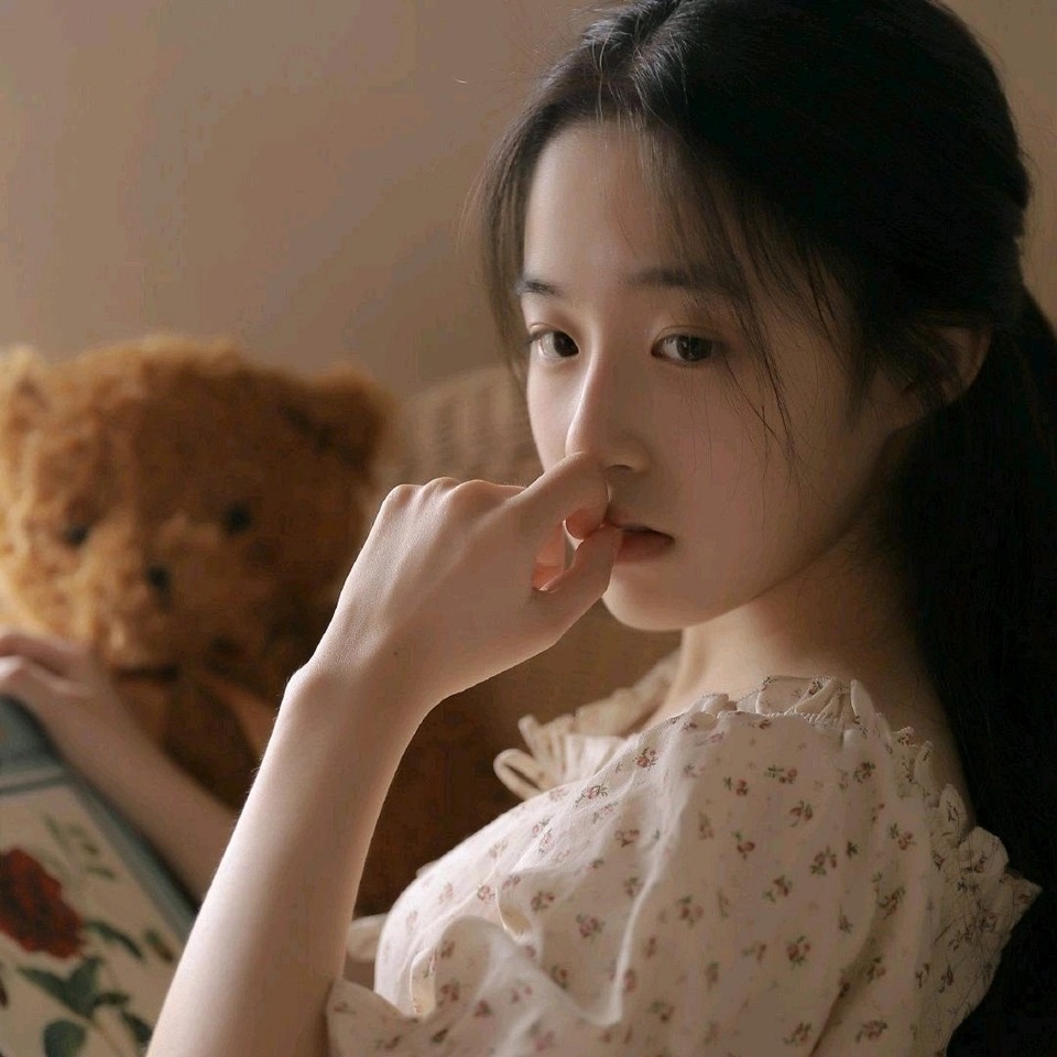 超火女生头像:我根本就忘不了你,看见街边的垃圾就会想起你