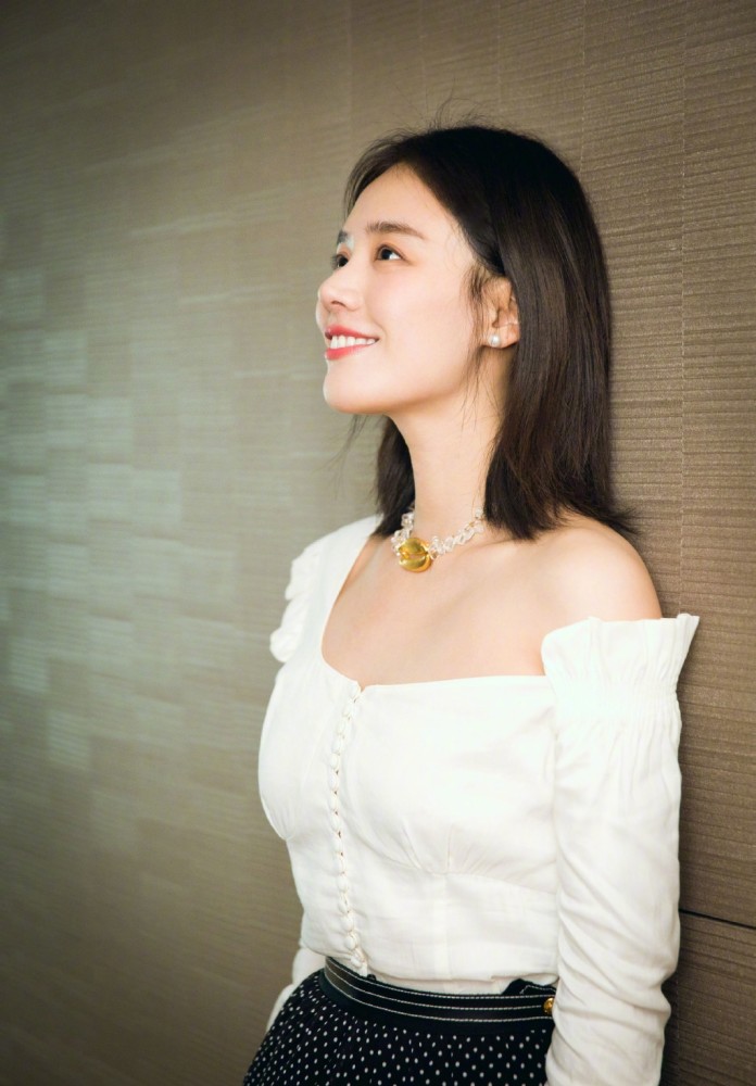 金马影后马思纯唯美照,肤白貌美气质佳,一笑便是甜美温暖