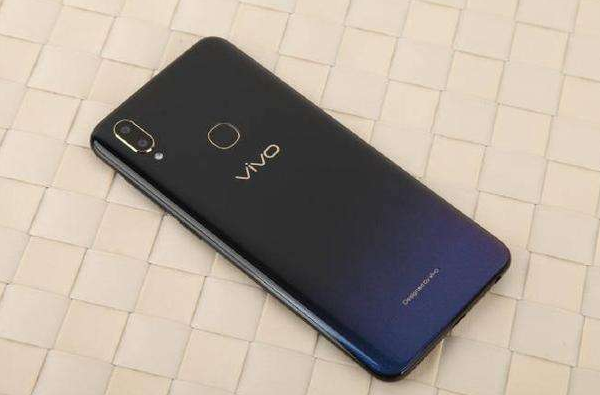 vivo手机厉害了,骁龙670 18w快充,已经降到898元
