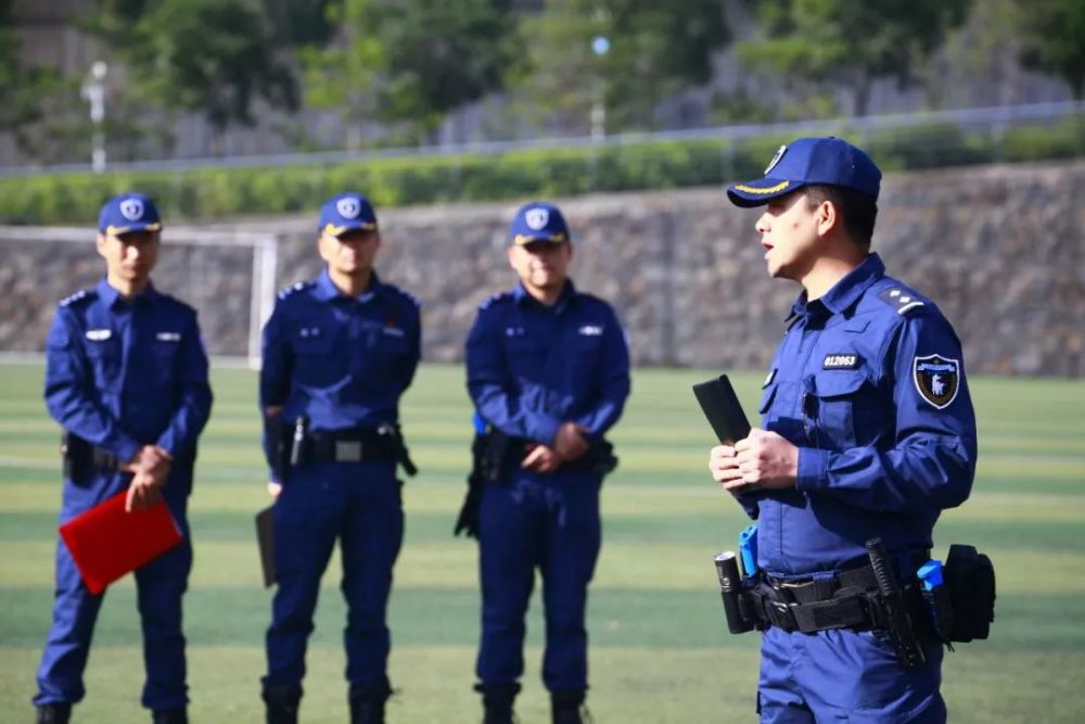 警务实战教官,既是警察,也是老师;他们授课的对象既是学生,也是战友