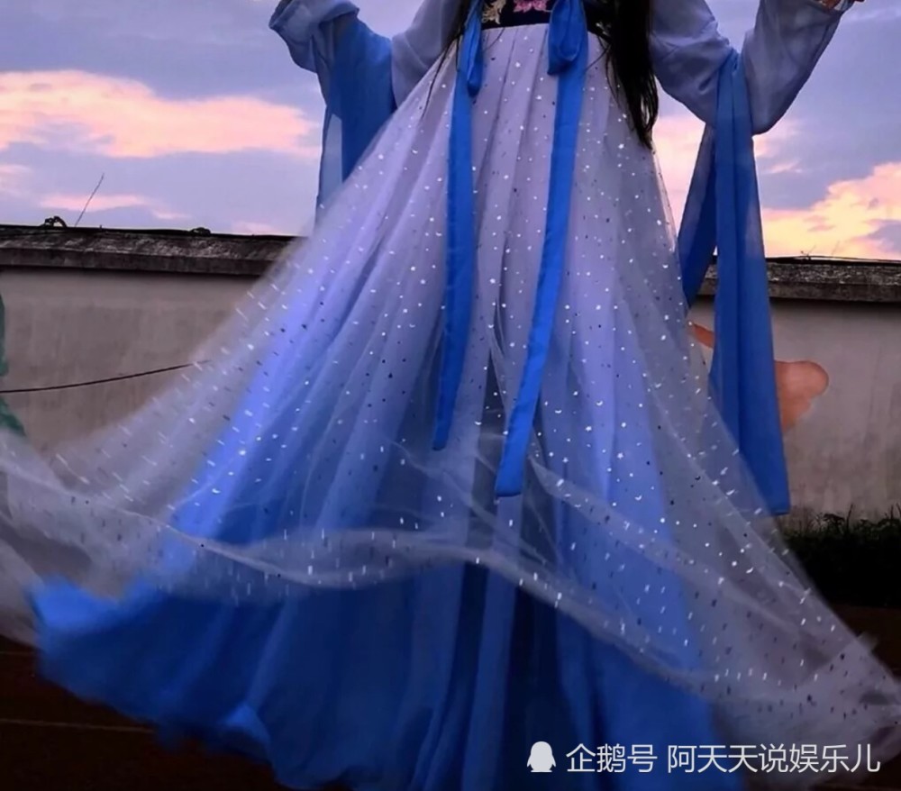 四款平价"唯美星空"汉服:可甜可仙,贫民窟女孩都买的起!