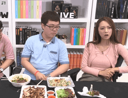 爆笑gif动态图:这婚咱不结了,带两个伴娘走吧