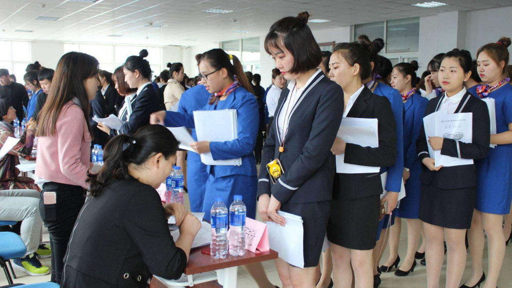 大学毕业以后,女孩子找这3种工作,福利待遇都很好,很吃香