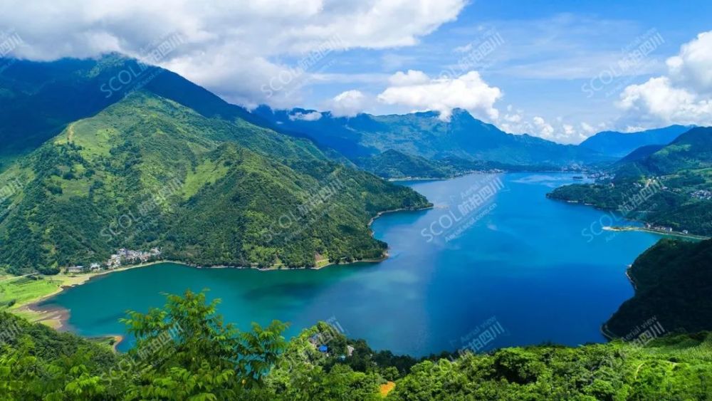 马湖风景区,位于四川凉山彝族自治州雷波县境内,面积100平方公里,是小