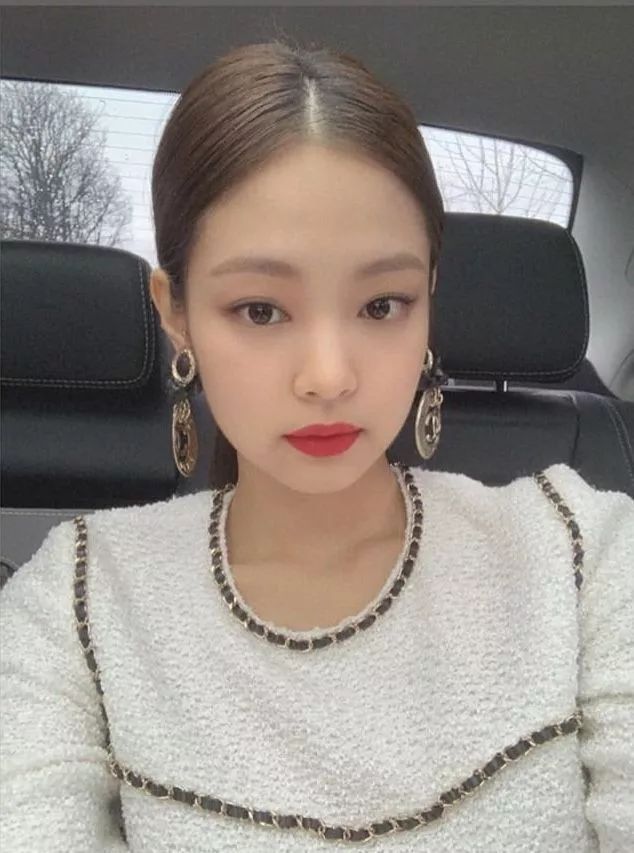 jennie是换头了么?出道前的私照曝光好像越南乡村妹