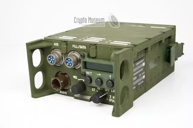 飞利浦为荷兰军队量身定制的宽频模拟vhf军用无线电台