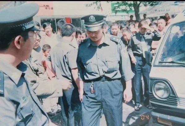 一组东胜巡特警罕见的老照片流出……变化太大了!