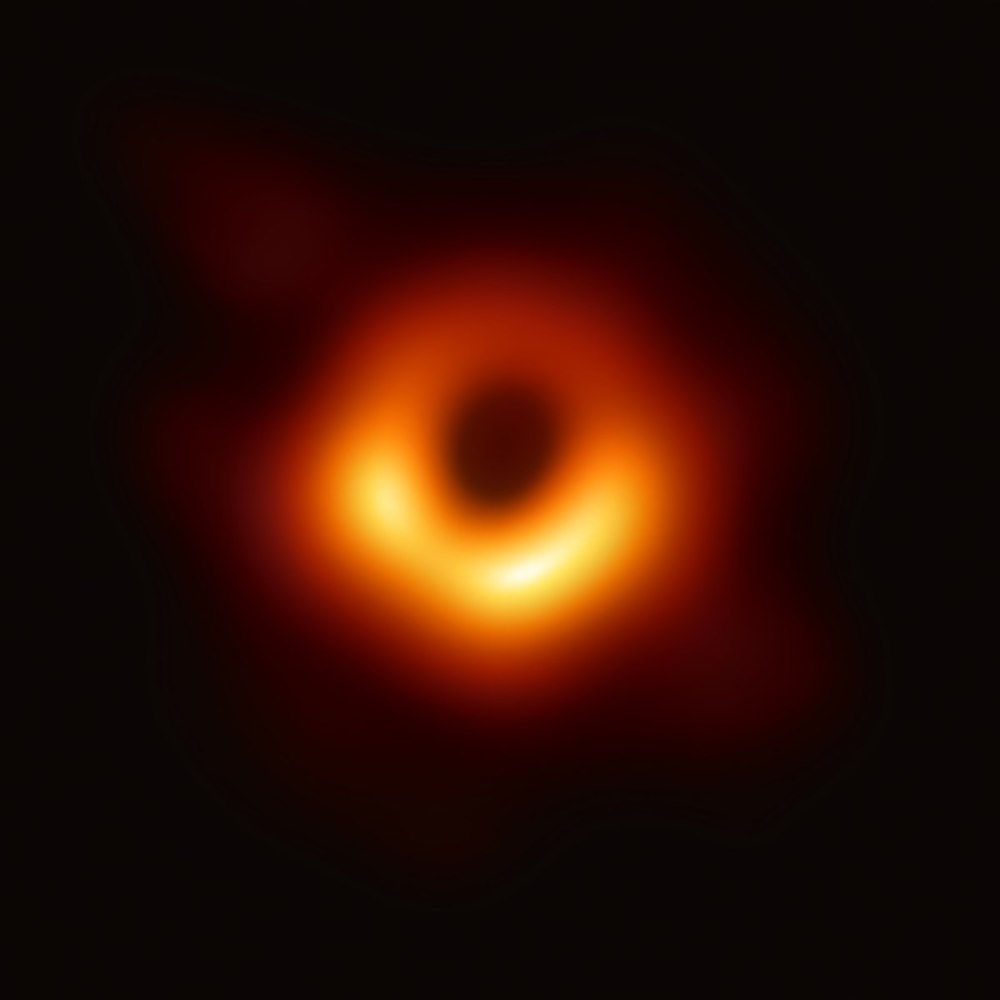第一张黑洞照片公布