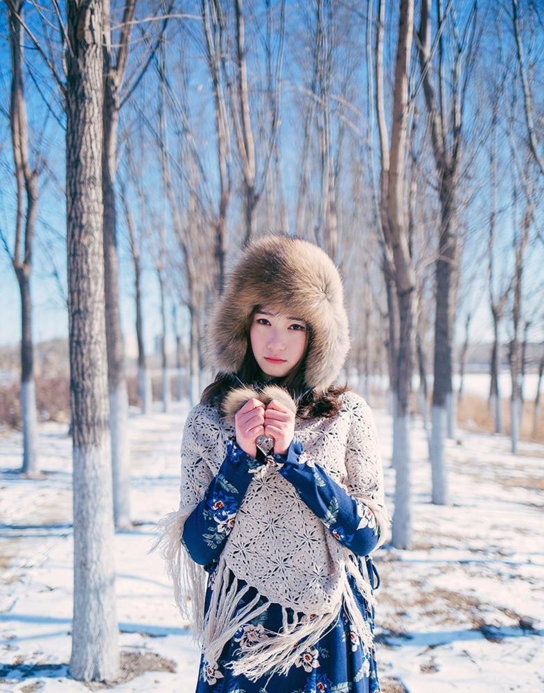 小姐姐雪地写真,笑容温暖我的心