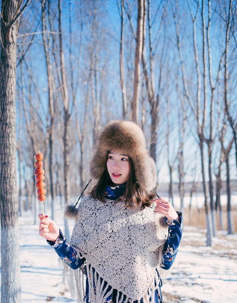 小姐姐雪地写真,笑容温暖我的心