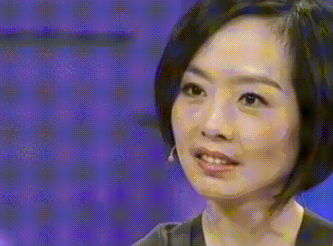 这一身装扮将本来就比较小巧的鲁豫显得活泼可爱了许多,波波头也是