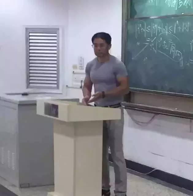 61岁清华教授一身肌肉刷爆朋友圈，竟是杨幂大伯？！