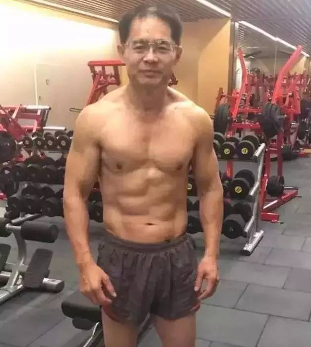 61岁清华教授一身肌肉刷爆朋友圈，竟是杨幂大伯？！