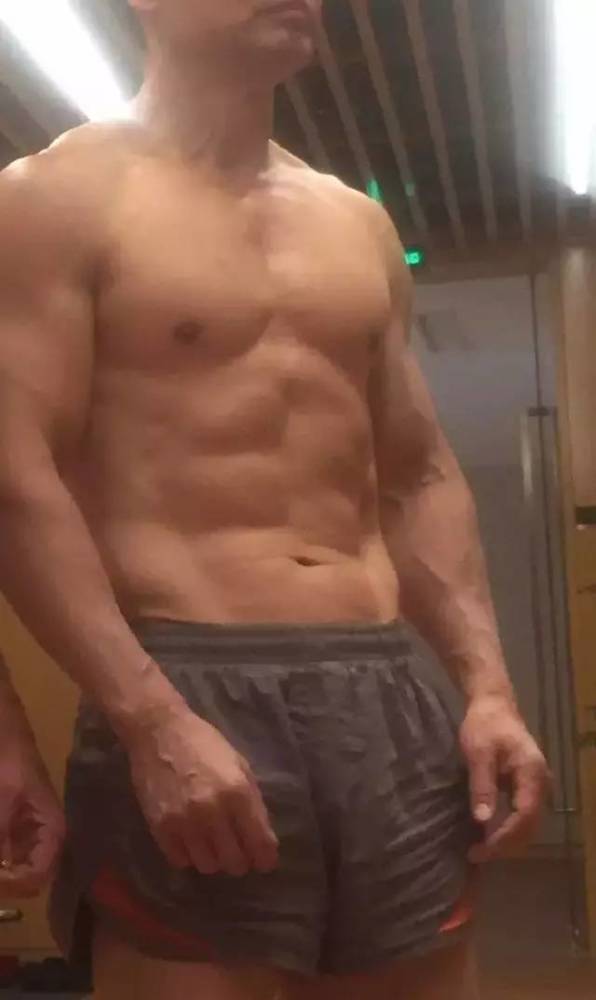 61岁清华教授一身肌肉刷爆朋友圈，竟是杨幂大伯？！