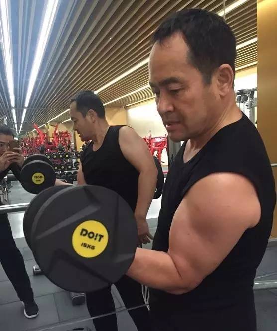 61岁清华教授一身肌肉刷爆朋友圈，竟是杨幂大伯？！