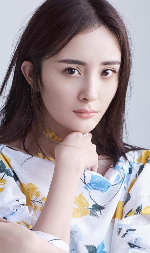 杨幂精美壁纸:真是美丽动人魅力无限,让人倾慕!