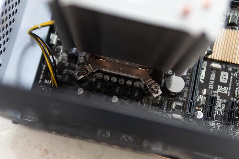 电脑显卡嗡嗡响_电脑主机显卡风扇嗡嗡响怎么办_电脑显卡风扇嗡嗡响黑屏