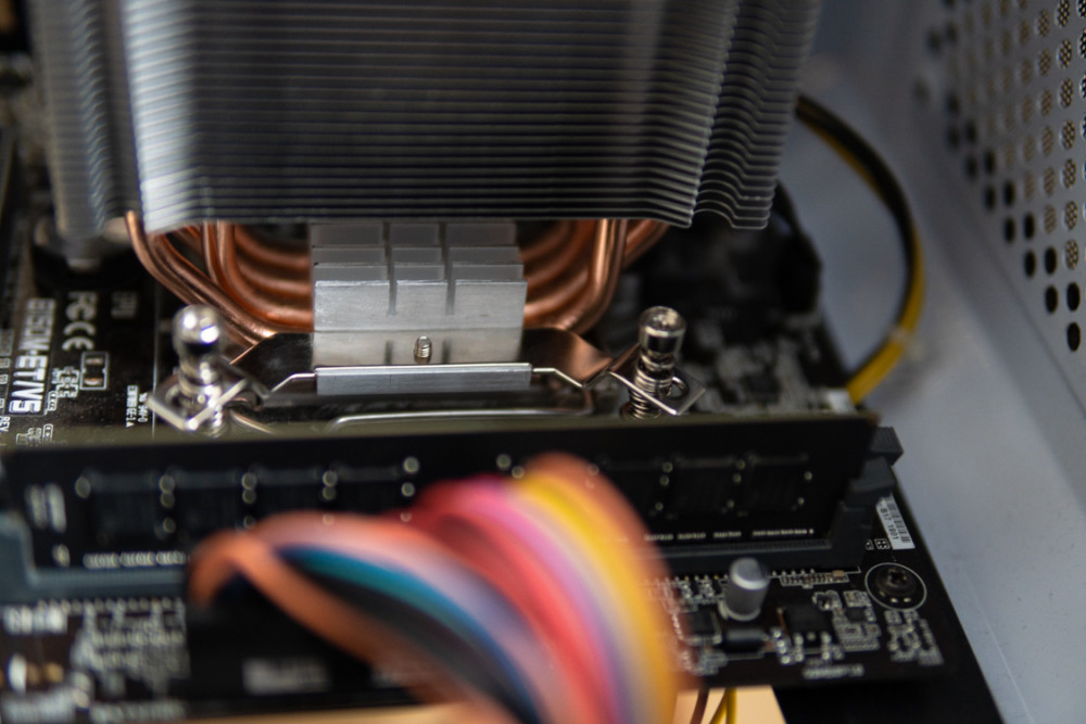 电脑显卡风扇嗡嗡响黑屏_电脑主机显卡风扇嗡嗡响怎么办_电脑显卡嗡嗡响