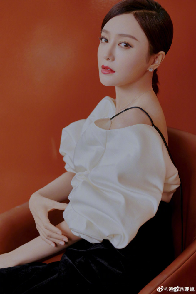 于正再出新作《传家,同是79年的苗圃却要演秦岚的妈惹争议