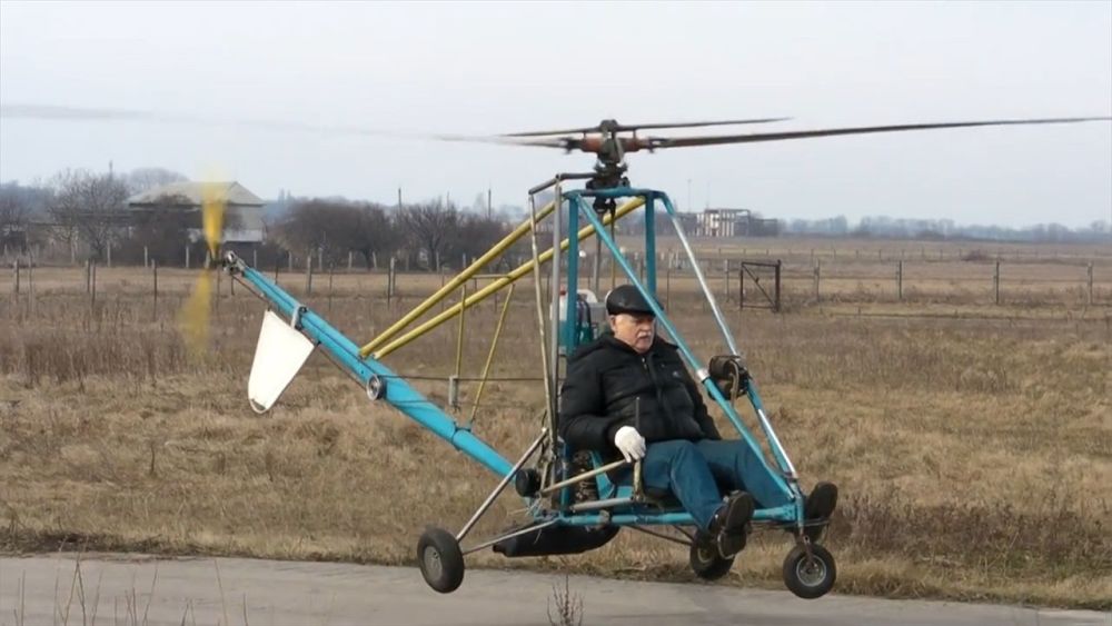 老大爷自制直升机,一次可以飞行4个小时,成本800元