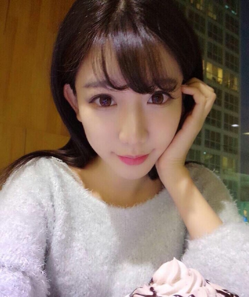 大眼萌妹子,率真可爱的笑容