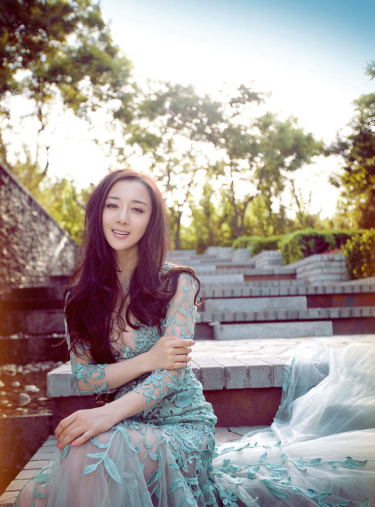 李依晓华丽展现虞美人,典雅气质
