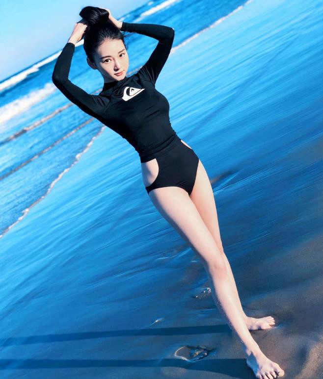 angelababy写真泳装照,迪丽热巴写真长裙 台湾美女医学生因酷似angelababy爆红,你觉得她像吗?
