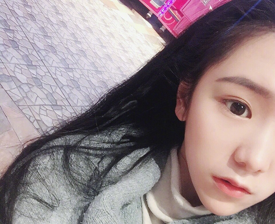 长相清冷,也会卖萌的长发少女