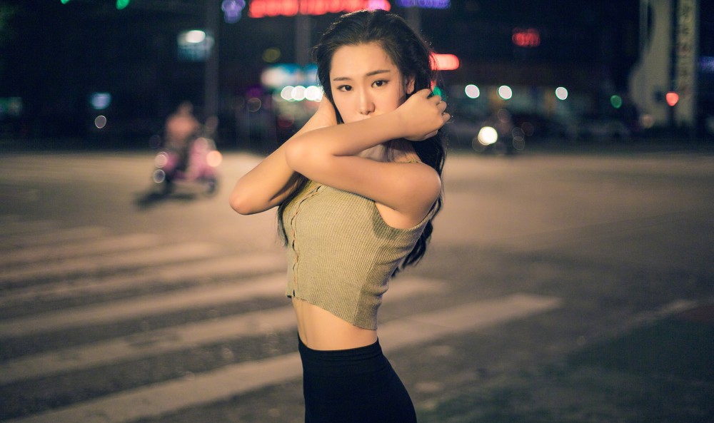 长相清冷,也会卖萌的长发少女