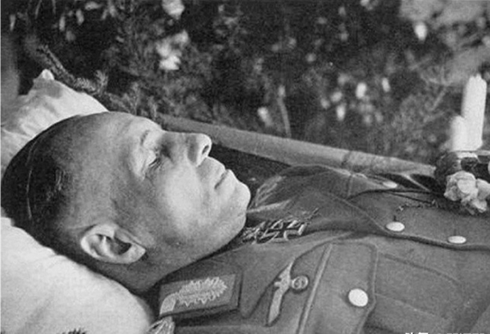 这个就是他的遗体,二战期间,他被迫卷入了暗杀希特勒的计划里,在1944