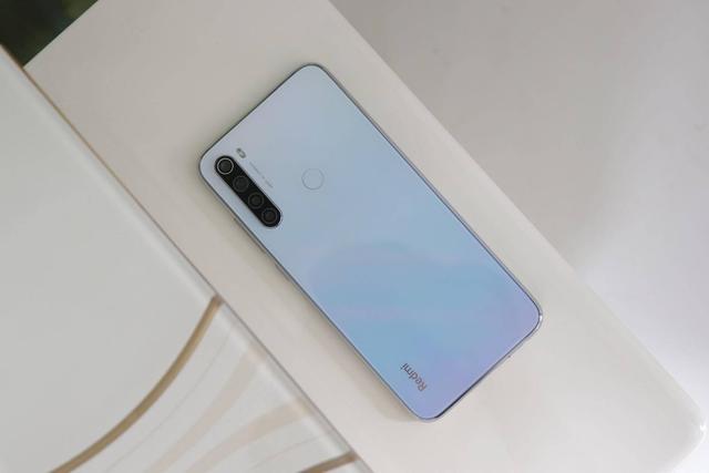 体验红米note8:玻璃后盖 后置四摄,999元起售真超值