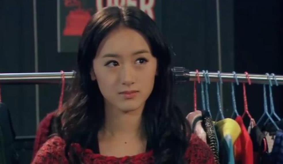 还记得《爱情公寓》里的晴晴吗?如今翻身当女主