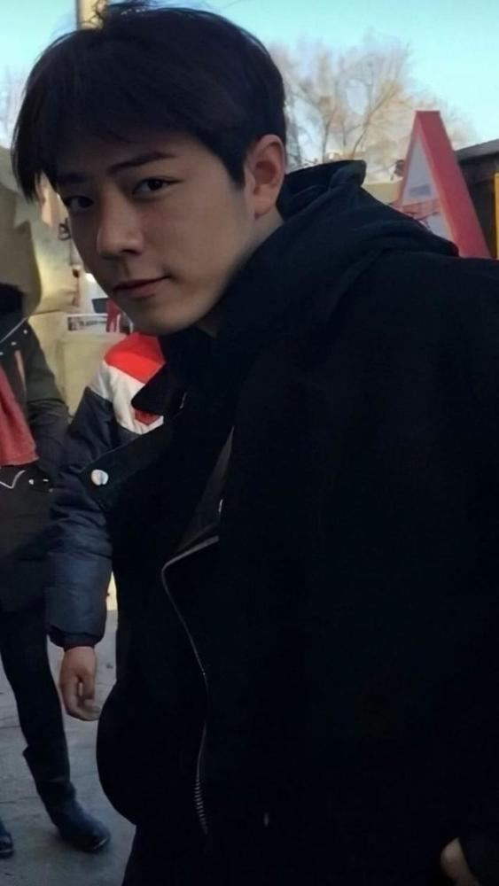 有种因祸得福叫肖战消失的双眼皮,差点成为霍建华第二