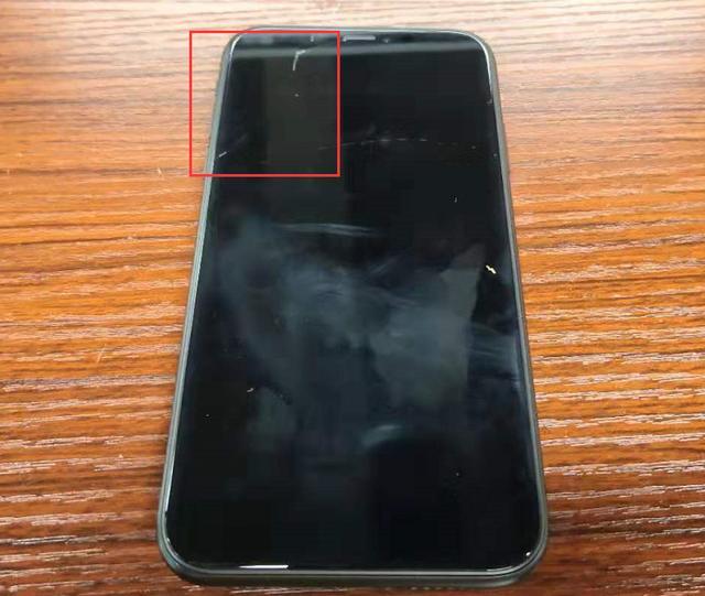 iphonexr被iphone11按在地上摩擦!用户表示太坑